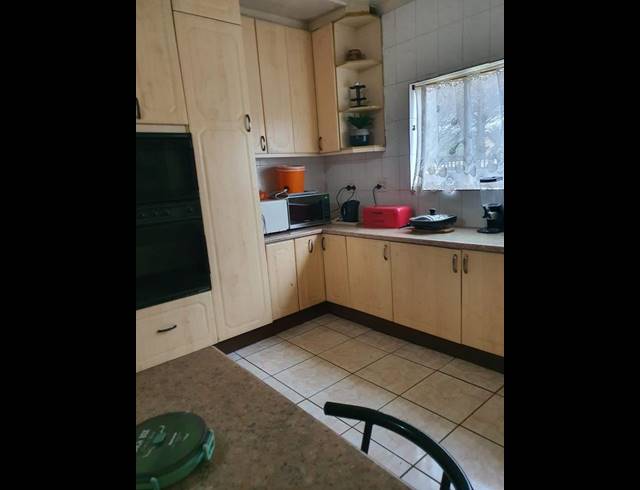 3 BEDROOM HOUSE FOR SALE IN FLORIDA LAKE